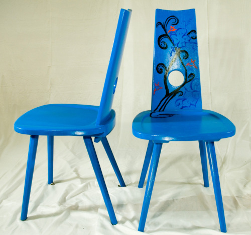 stuhl-hohe-lehen-blau