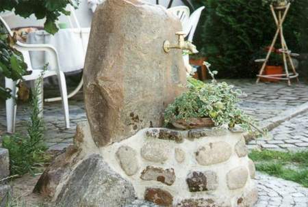 DIY Feldsteinbrunnen