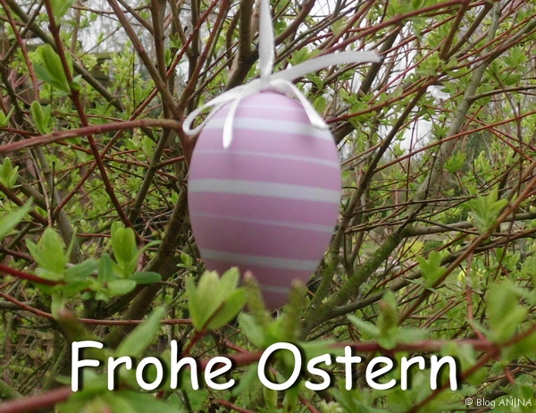Osterei an einem Zweig