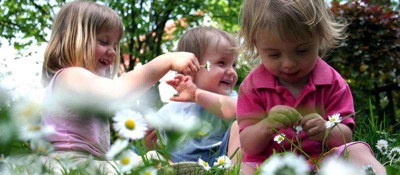 Spielende Kinder