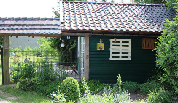 Gartenhaus mit Durchgang zum Scheunenvorplatz