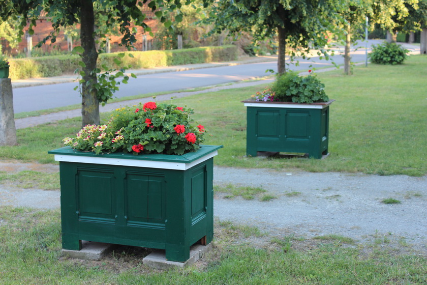 Blumenkasten aus alten Türen